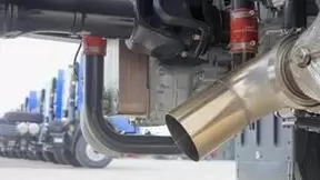 大排量大马力，乘龙H7 LNG牵引车跑快递运输杠杠的