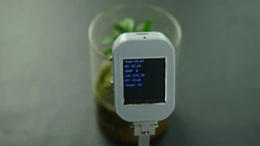 如何使用ESP32-CS主控板和空气传感器DIY植物生长记录仪