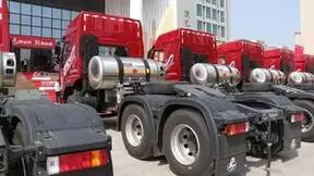 气耗超省的乘龙H5超轻版LNG牵引车，让卡友赚得更多