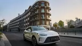 不止问界M5智驾版，标准版亮相让用车选择更多元