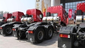 燃油重卡换道新契机，选对LNG重卡有“钱”途