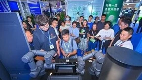 “直击”AI新世界，火炬咖啡用人工智能机器人讲述科创惠于民故事