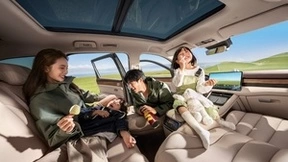 余承东亲临现场揭幕问界新M7大五座，25万级大型SUV市场再添卷王