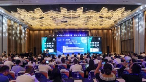 寻迹智行亮相2023国际光伏产业峰会，推出智能仓储物流解决方案