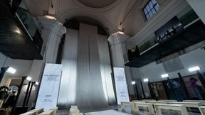 艾莱依「绒耀出海」亮相米兰时装周