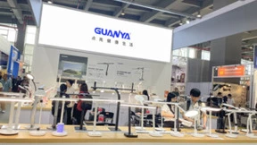直击广交会∣冠雅全品类护眼台灯吸引外商眼球