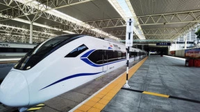 搭载品高车载边缘云的“天府号”动车，加速飞驰！