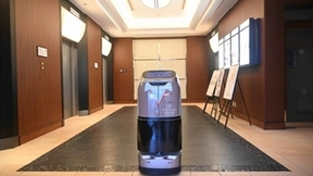 机器人出海大潮！日本知名酒店引进擎朗服务机器人