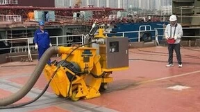 国内首台套“甲板抛丸机器人”通过实船分段试验