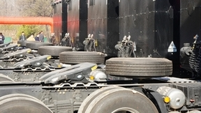 自重轻至8.95吨，乘龙H5换电牵引车再获矿区物流50台订单