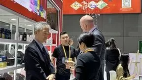 相聚进博会，GNC新品极光焕颜包实力吸睛