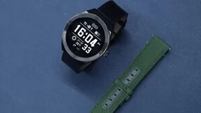 国货之光联动，正式推出全球首款搭载华为智能机芯的智能金表