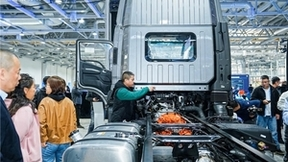 自动挡中卡只选欧曼！欧曼行星中卡采埃孚自动挡产品全国上市