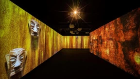 《你好！三星堆》沉浸式光影艺术展发布仪式在北京市隆福寺开幕