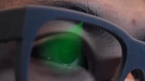 用传统行业的体量叩开智能显示的大门，眼镜圈来了一位“闯局者”