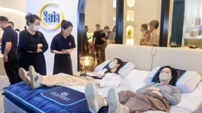 舒达羊惊喜亮相成都双子塔，打造城市炫丽风景线！