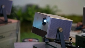 家用智能投影主流“激变”：Vidda极米等头部品牌瞄准三色激光