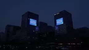 周鸿祎AI数字人亮相北京，360智慧商业点亮地标，助力企业生意增长！