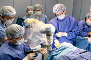 国产神经外科手术机器人出海，落地哈萨克斯坦顺利开展海外首例临床手术