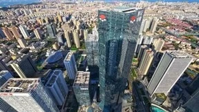 卓越集团李华：关注弱势群体发展需求 聚焦公益领域屡获赞誉