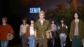 森马上海时装周上演“自在野出行” 携手胡兵演绎实感品质穿搭