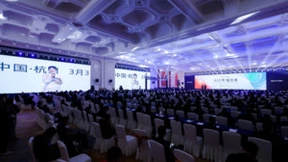 搭乘AI东风，萤石谱写智能家居行业新篇章