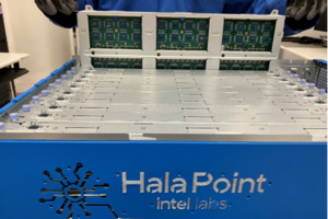 英特尔发布新一代神经拟态系统Hala Point，11.5亿神经元，12倍性能提升
