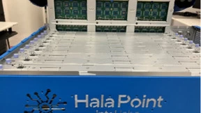 英特尔发布新一代神经拟态系统Hala Point，11.5亿神经元，12倍性能提升