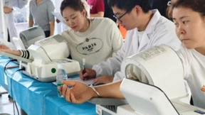 齐心撸袖热血汇聚，华圣达全体员工共筑希望之桥