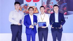 中兴通讯携手中国移动，在2024MWC上海展发布AI普惠裸眼3D手机