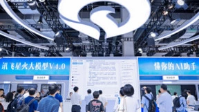 期末考试结束了，带孩子来WAIC看看“最会做题的大模型”