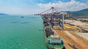 启源芯动力重卡换电站赋能罗源湾钢铁物流绿色高效转型