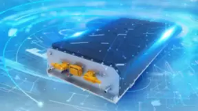 搭载超级快充电芯，G刻混动重卡标准箱面世