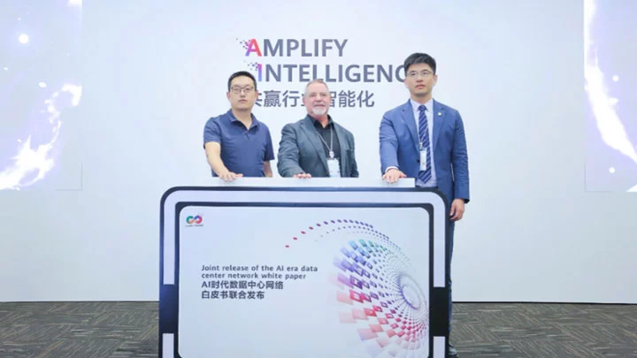 商汤大装置昇腾原生开发实践：集群规模扩展至3倍，线性加速比超97%