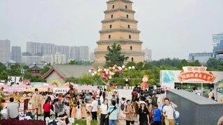 打响“国潮好果”品牌——百果园“国潮好果养生季”在西安玩快闪