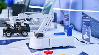 AI赋能智慧教育，飞腾精彩亮相第84届中国教育装备展