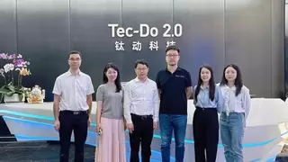 广州市工信局党组书记、局长张建华一行莅临钛动科技调研