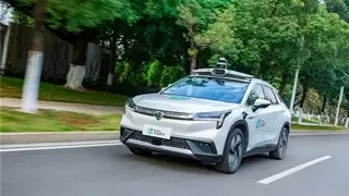 全球Robotaxi第一股文远知行成北京高级别自动驾驶示范区创新切片