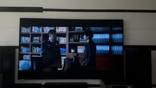 海信电视E8系列：百吋大屏AI画质，悬疑剧就得拉满氛围感