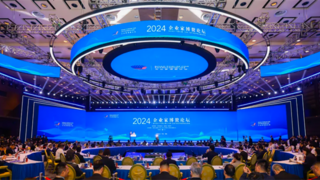 鼎捷数智董事长叶子祯受邀出席2024企业家博鳌论坛，共话AI技术应用创新