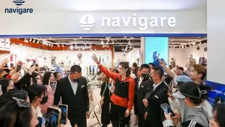navigare携手知名艺人向佐亮相海南万宁王府井，共同探索海洋时尚魅力