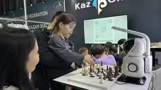 元萝卜机器人亮相阿拉木图展，共谋俄语区市场新机遇