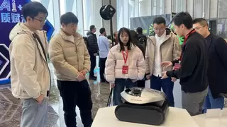 浪涌未来泳池机器人亮相“人工智能+”创新发展大会 展现庭院机器人赛道硬实力