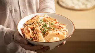 “熊大爷”社区食堂出圈，以邻里温暖构建和谐家园