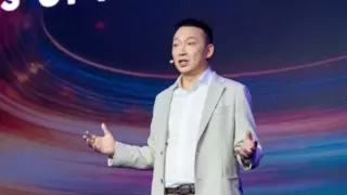 荣耀阿尔法战略发布，以开放向全球领先的AI终端生态公司转型