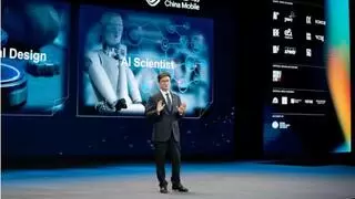 MWC25丨中国移动总经理何飚：拥抱“AI+”新时代 共谱数智新篇章