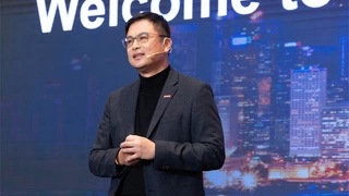 联想集团香港创新科技大会：混合式AI赋能“人工智能+”生态创新