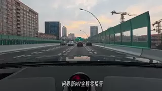 问界新M7上海城区智驾0接管，30万级SUV谁更胜一筹？