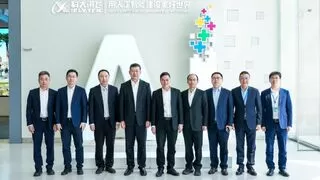 人保集团党委副书记、总裁赵鹏一行莅临科大讯飞考察交流