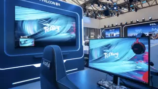 奥运冠军许昕现身AWE，体验雷鸟显示器新品